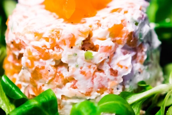 Tartare di salmone affumicato con Crème fraîche 